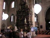 leuchtballons im trierer dom