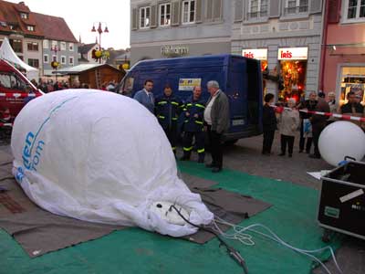 Vermietung und Installation von Lichtballons für Stadtfeste und "moonlight-shopping"